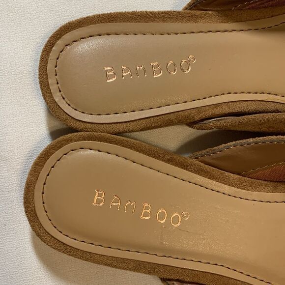 Bamboo size 7.5 slip on tan suede slide flats with bow detail - Picture 5 of 6